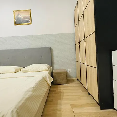 городоцька 60, недалеко від жд вокзалу, центр Apartment