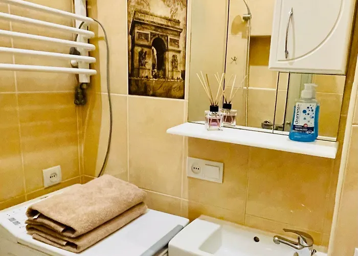 городоцька 60, недалеко від жд вокзалу, центр Lviv